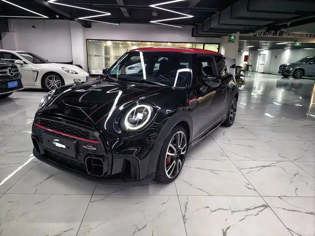 MINI JCW (John Cooper Works) — фото 1