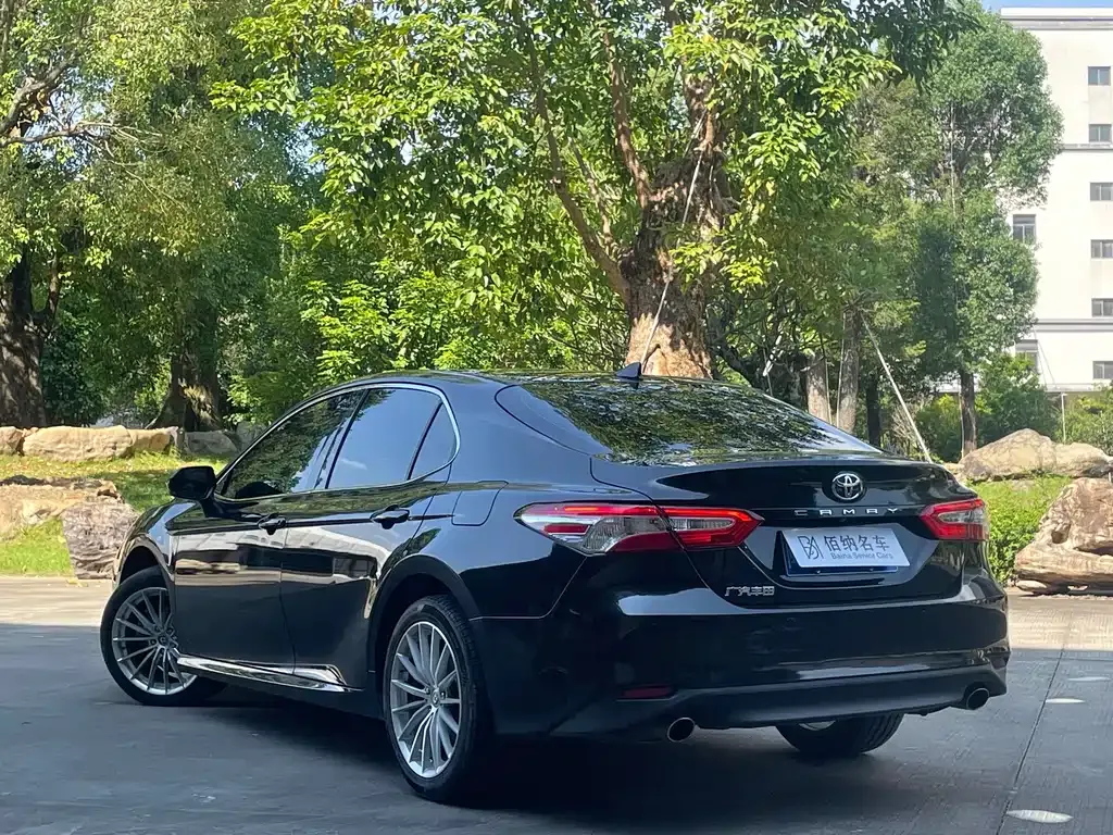 Toyota Camry — фото 6