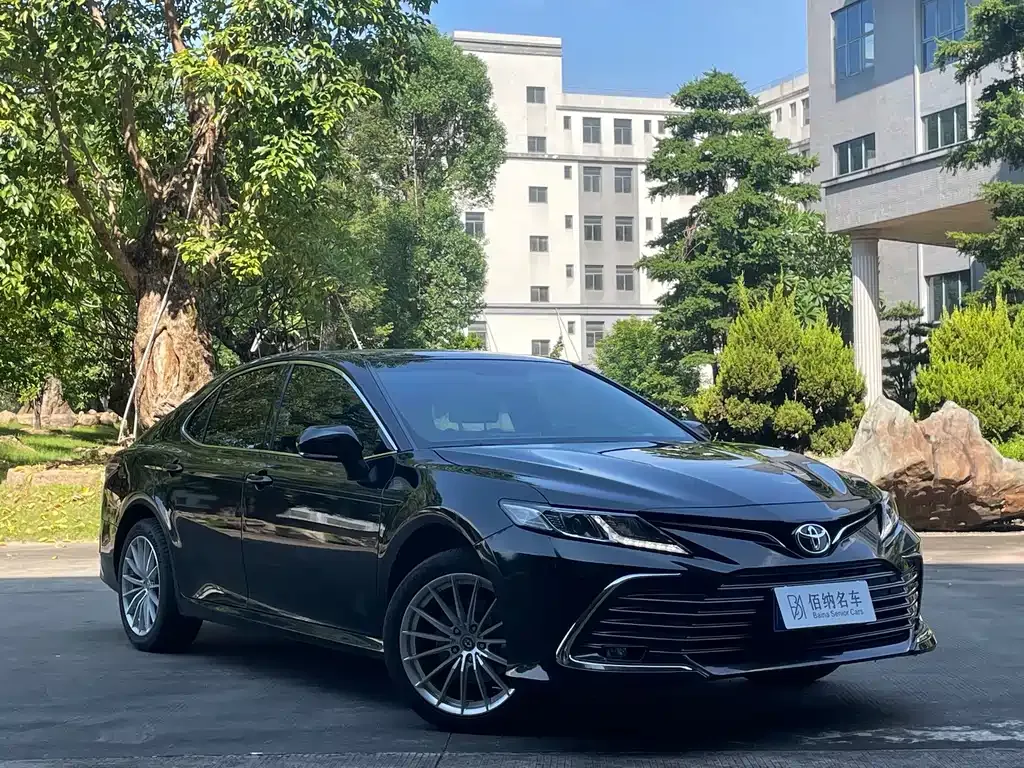 Toyota Camry — фото 7
