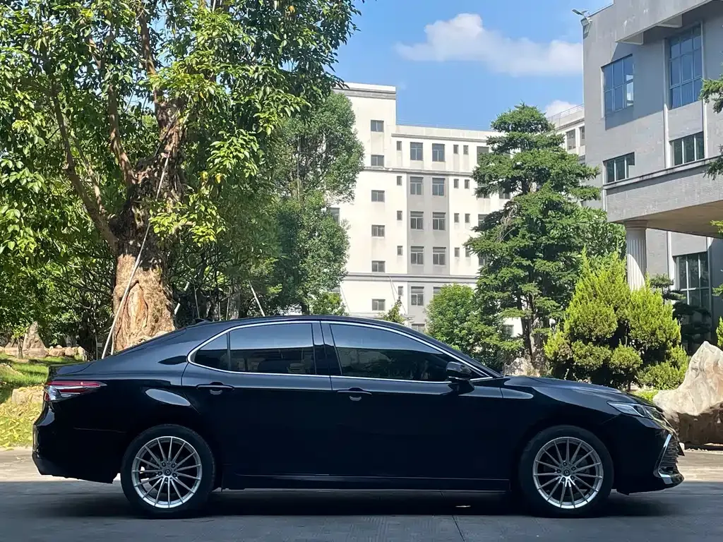 Toyota Camry — фото 3