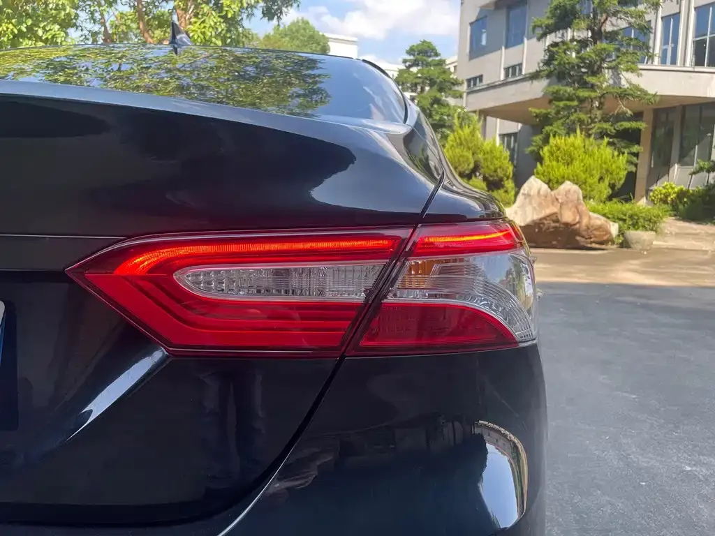 Toyota Camry — фото 5