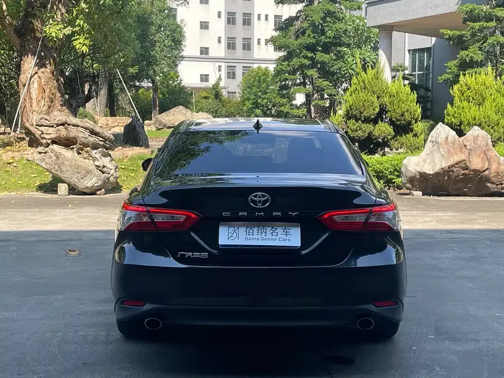 Toyota Camry — фото 4