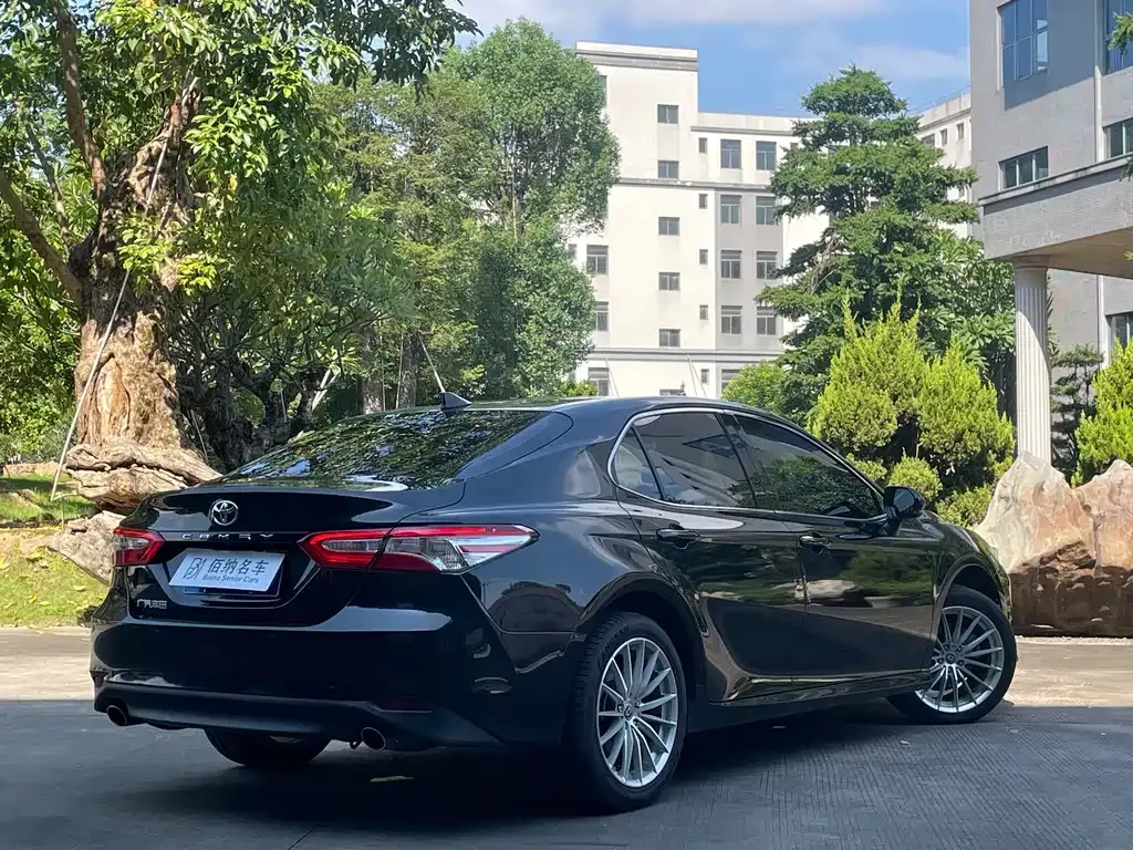 Toyota Camry — фото 8