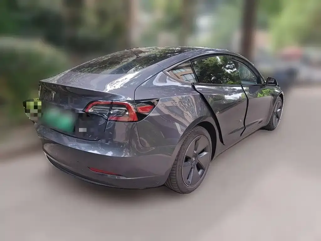 Tesla Model 3 — фото 4
