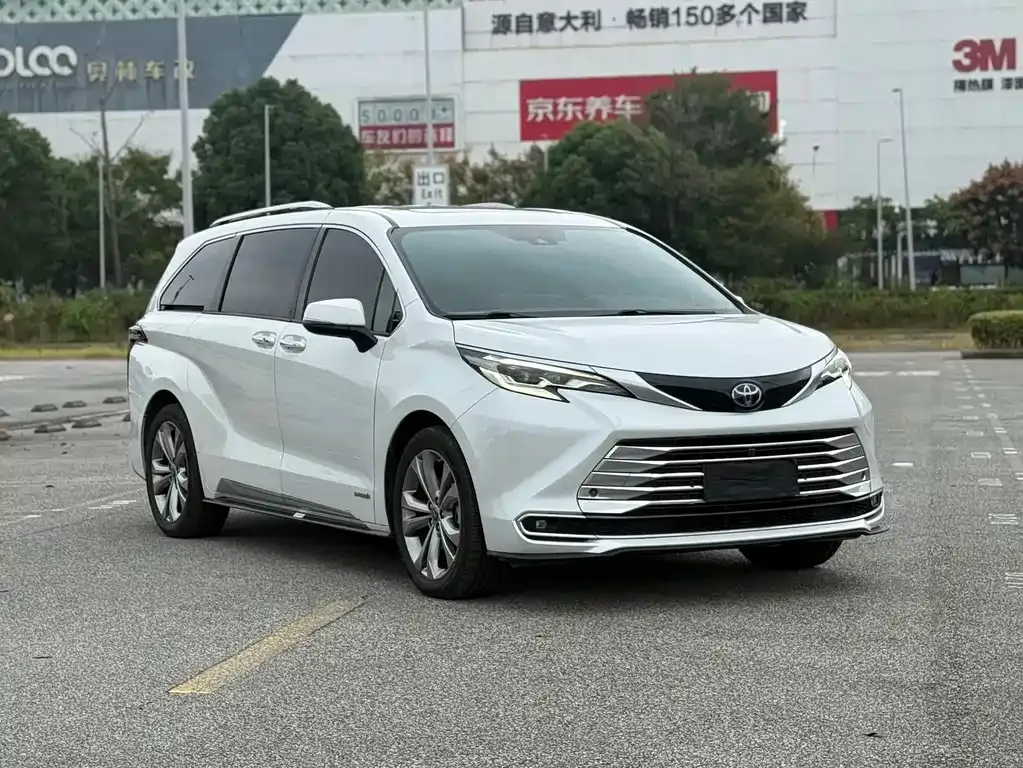Toyota Sienna — фото 7