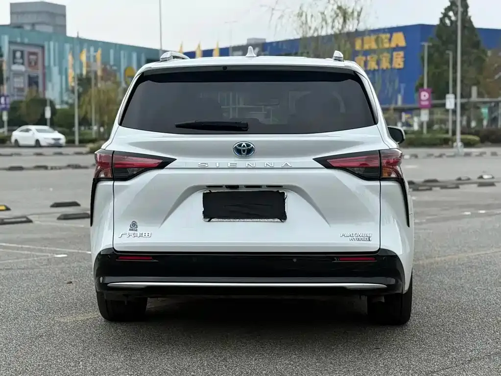 Toyota Sienna — фото 4