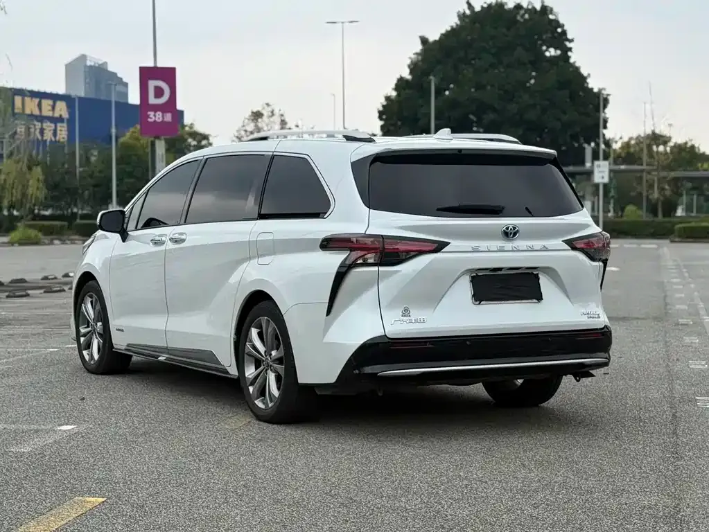Toyota Sienna — фото 6
