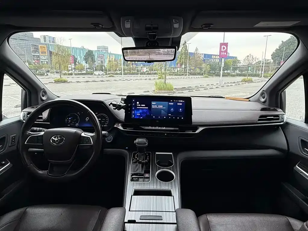 Toyota Sienna — фото 10