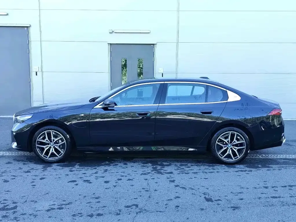 BMW i5 — фото 3