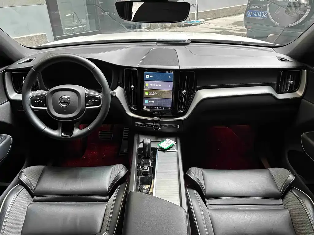 Volvo XC60 — фото 10