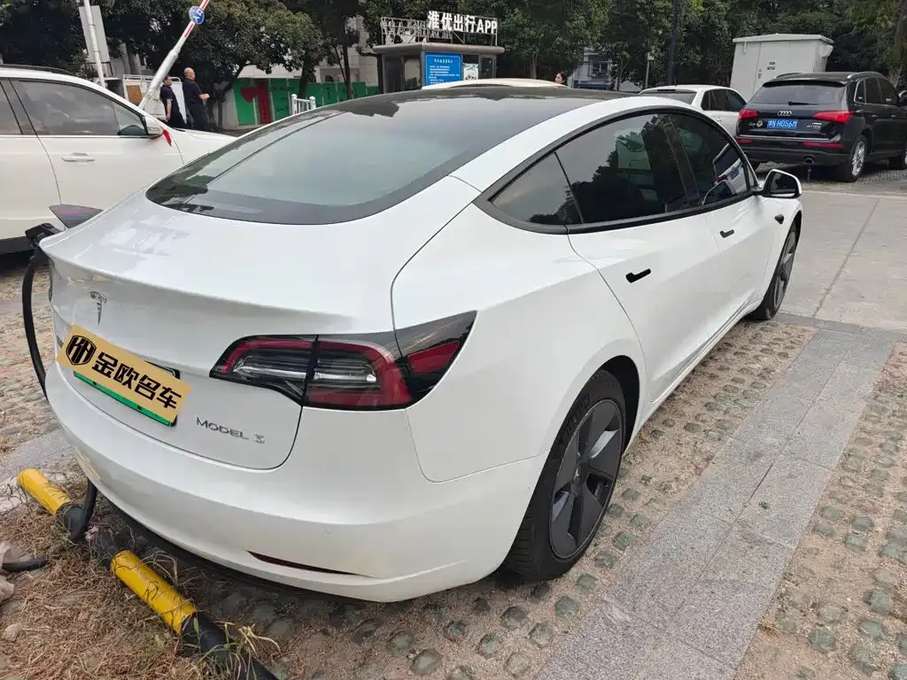 Tesla Model 3 — фото 5