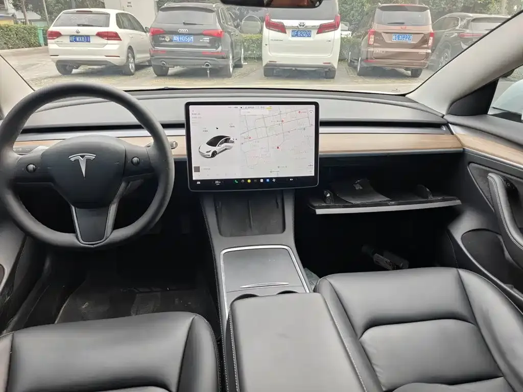 Tesla Model 3 — фото 7