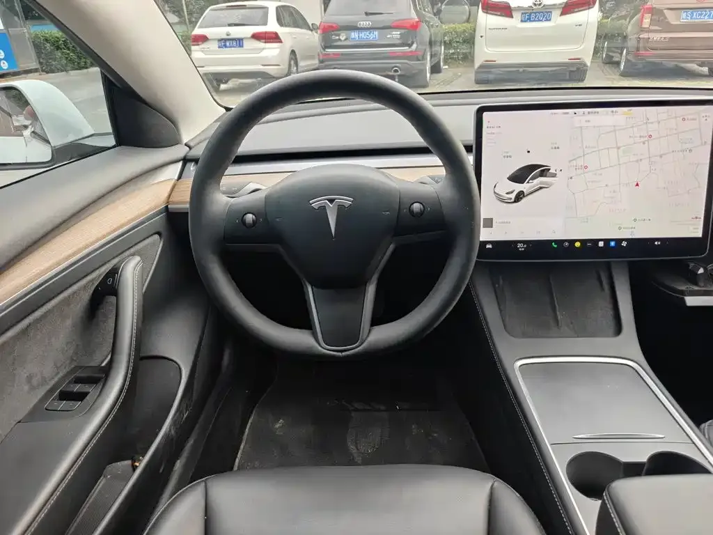 Tesla Model 3 — фото 8