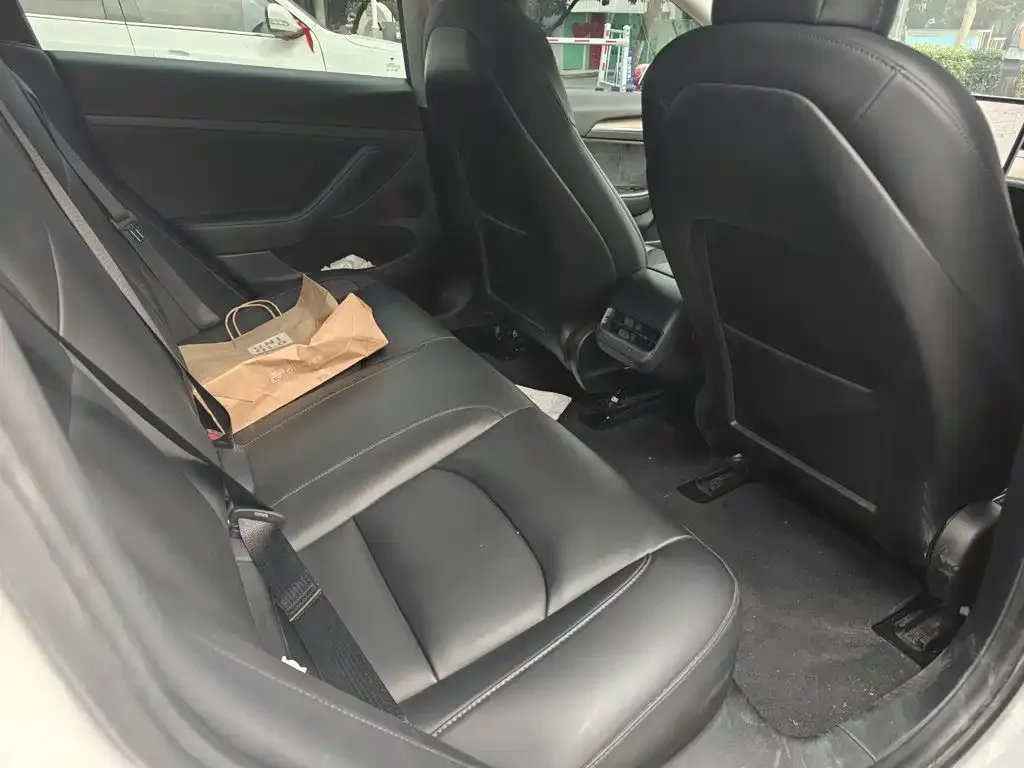 Tesla Model 3 — фото 3