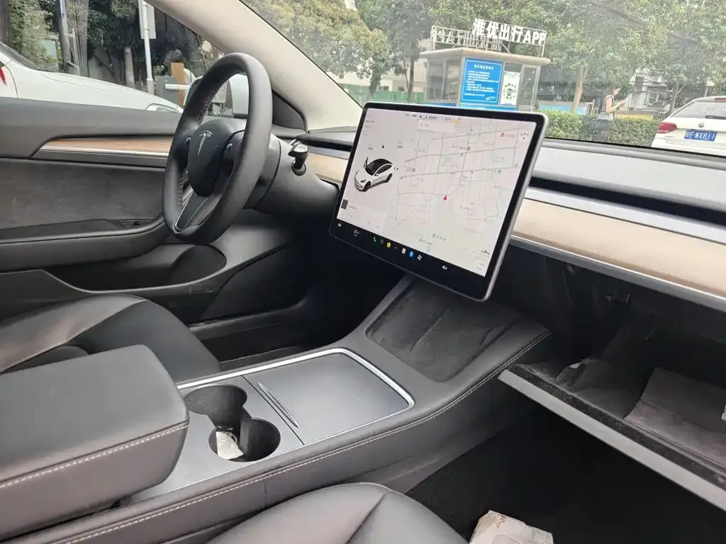 Tesla Model 3 — фото 6