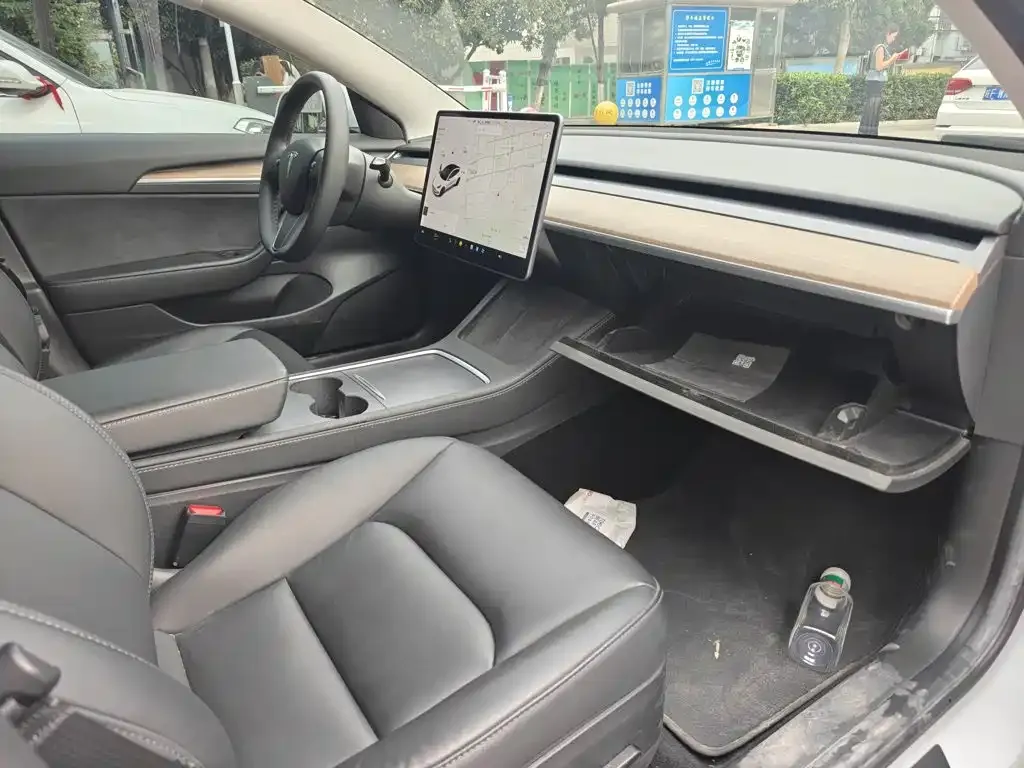 Tesla Model 3 — фото 4
