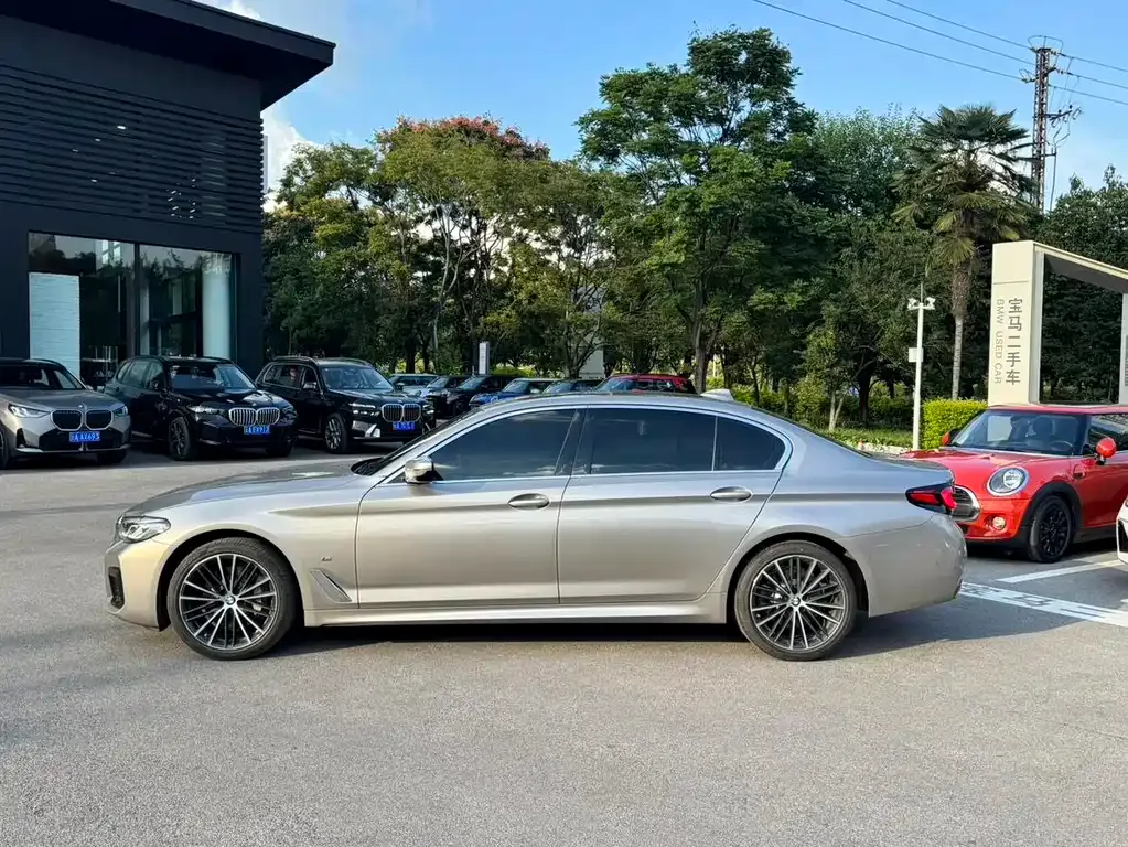 BMW 5 Series — фото 4