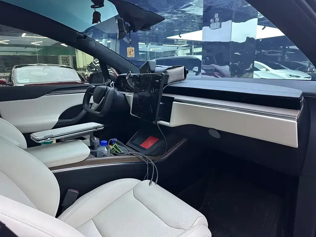 Tesla Model X — фото 6