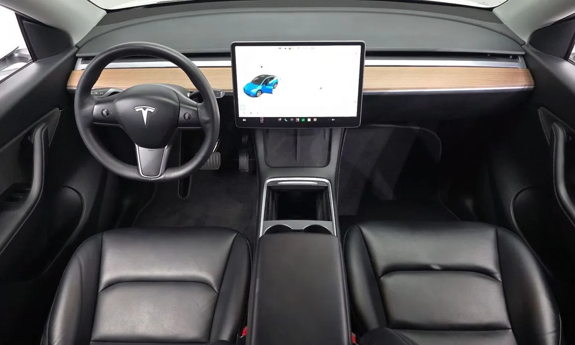 Tesla Model Y — фото 8