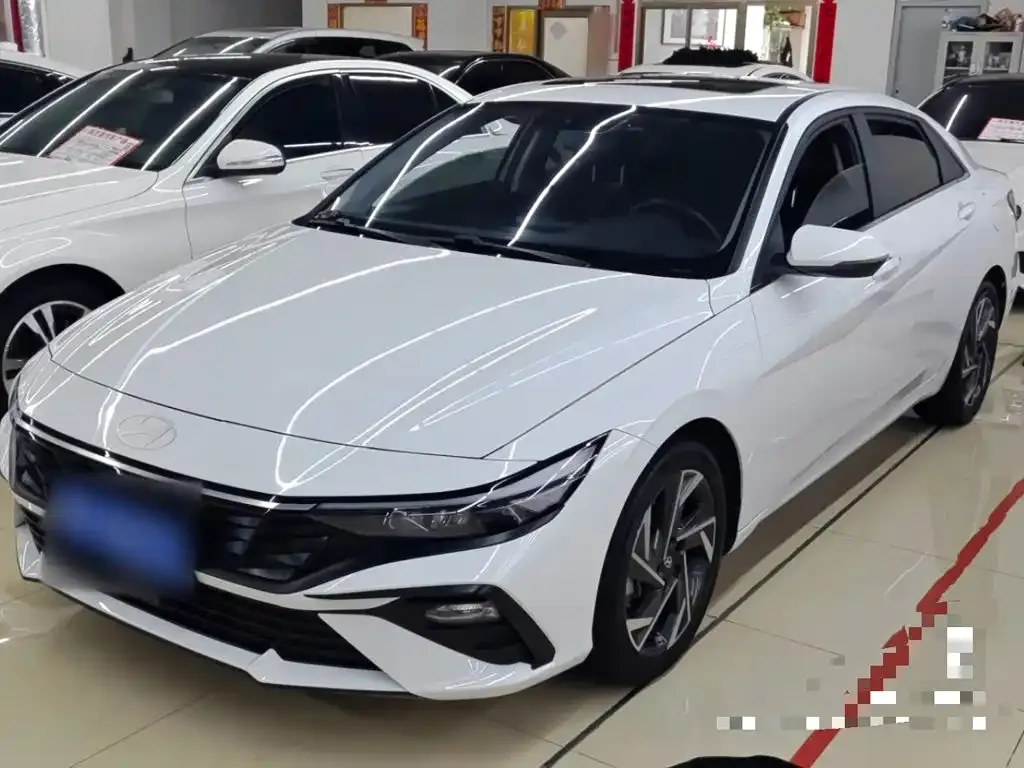 Hyundai Elantra — фото 1