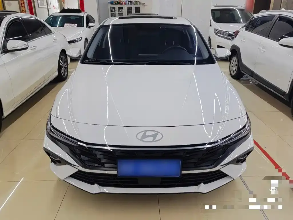 Hyundai Elantra — фото 2