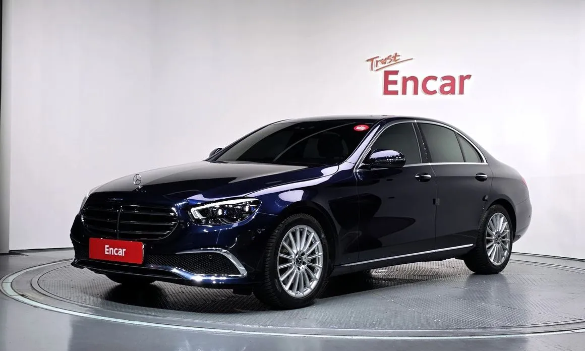 Mercedes-Benz E-Class — фото 1