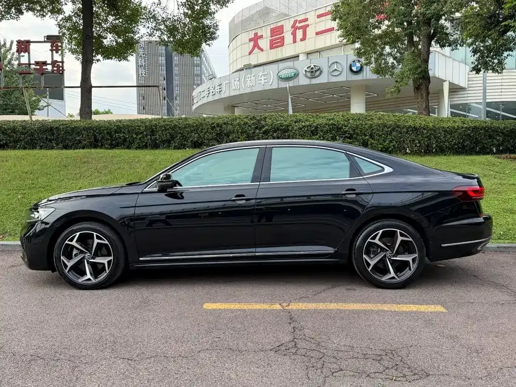 Volkswagen Passat — фото 10