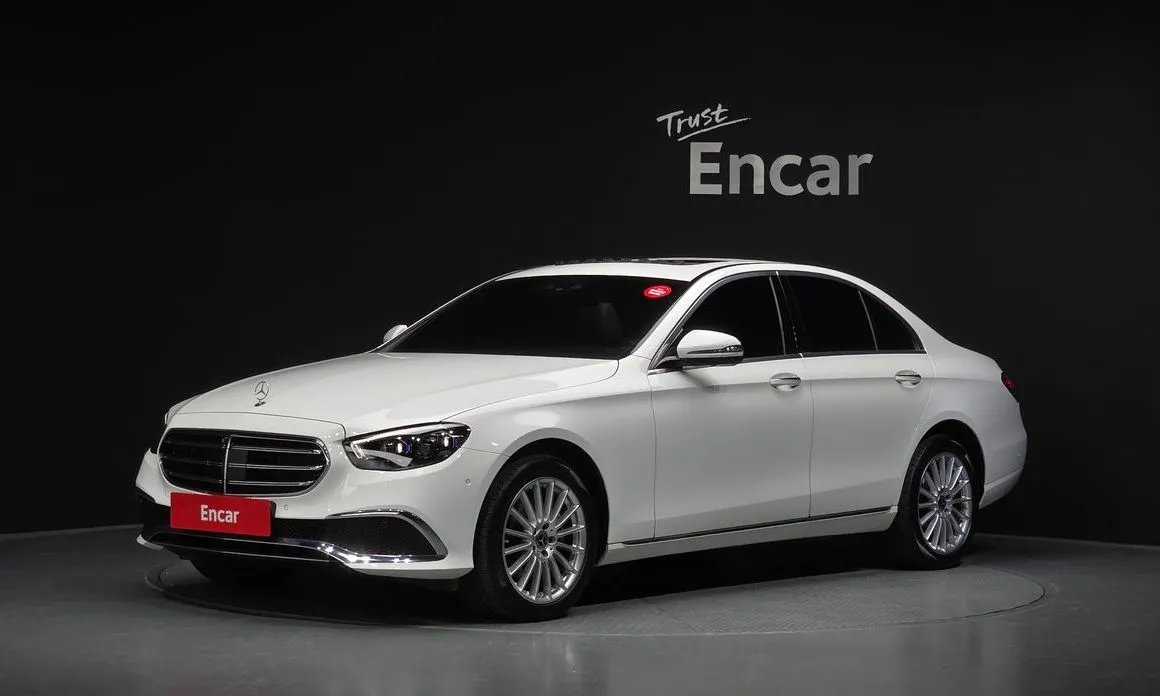 Mercedes-Benz E-Class — фото 1