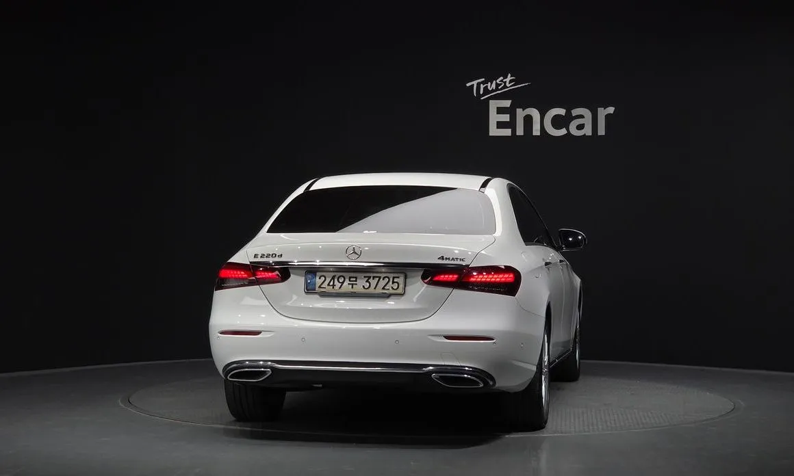 Mercedes-Benz E-Class — фото 4