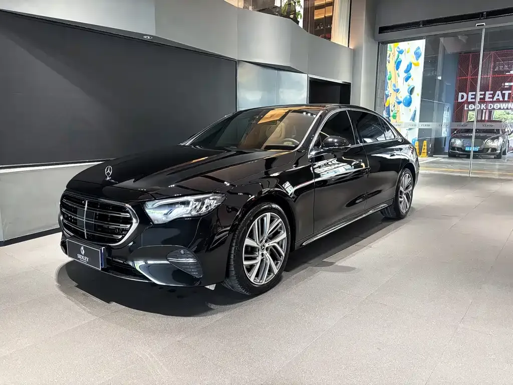 Mercedes-Benz E-Class — фото 1