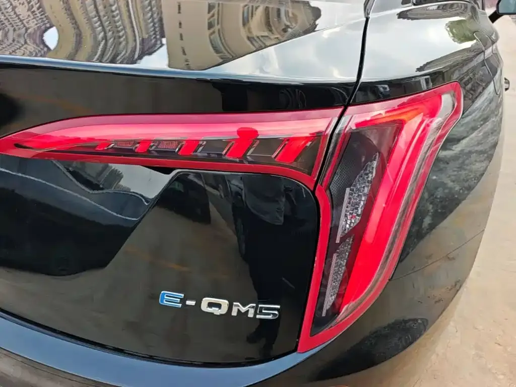 Hongqi E-QM5 — фото 2