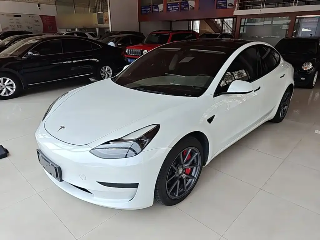 Tesla Model 3 — фото 1