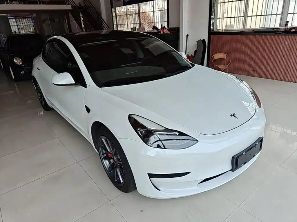 Tesla Model 3 — фото 10