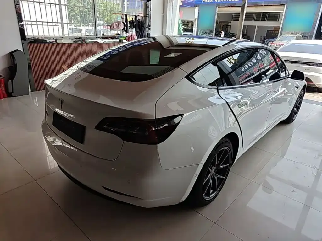Tesla Model 3 — фото 4