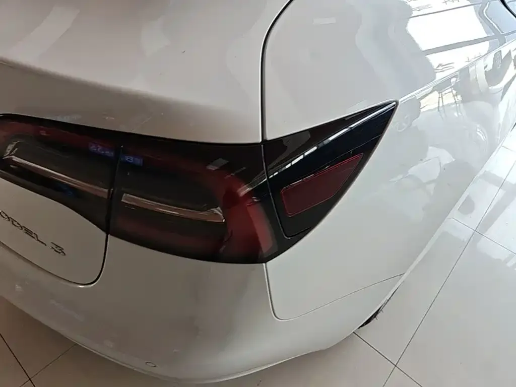 Tesla Model 3 — фото 2