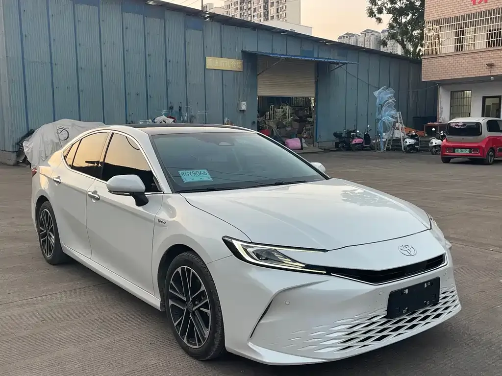 Toyota Camry — фото 7