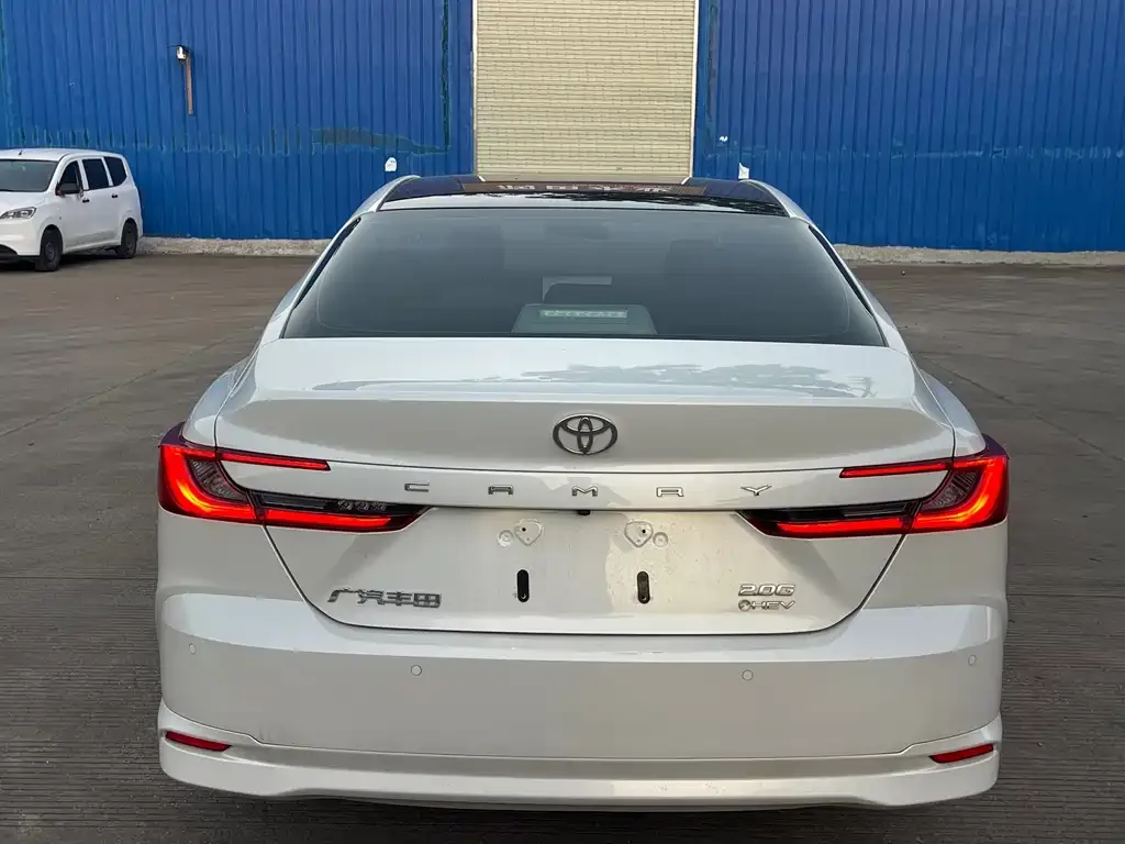 Toyota Camry — фото 3