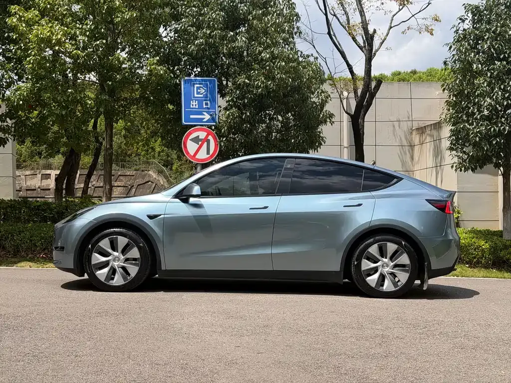 Tesla Model Y — фото 4