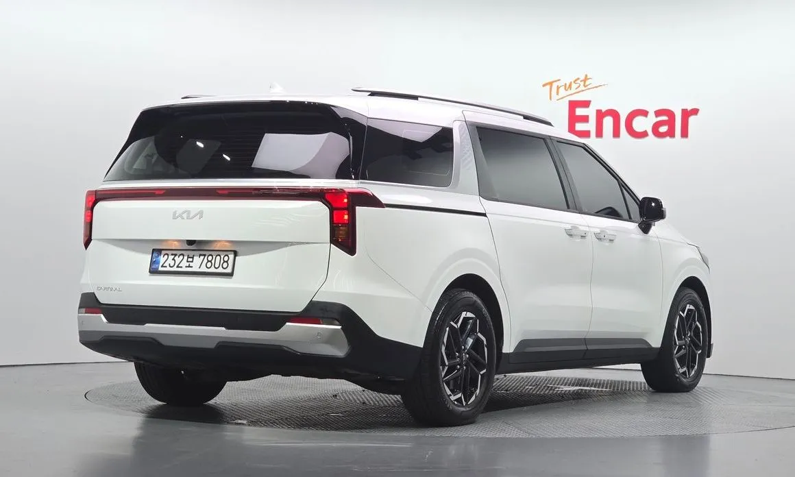 Kia Carnival — фото 9