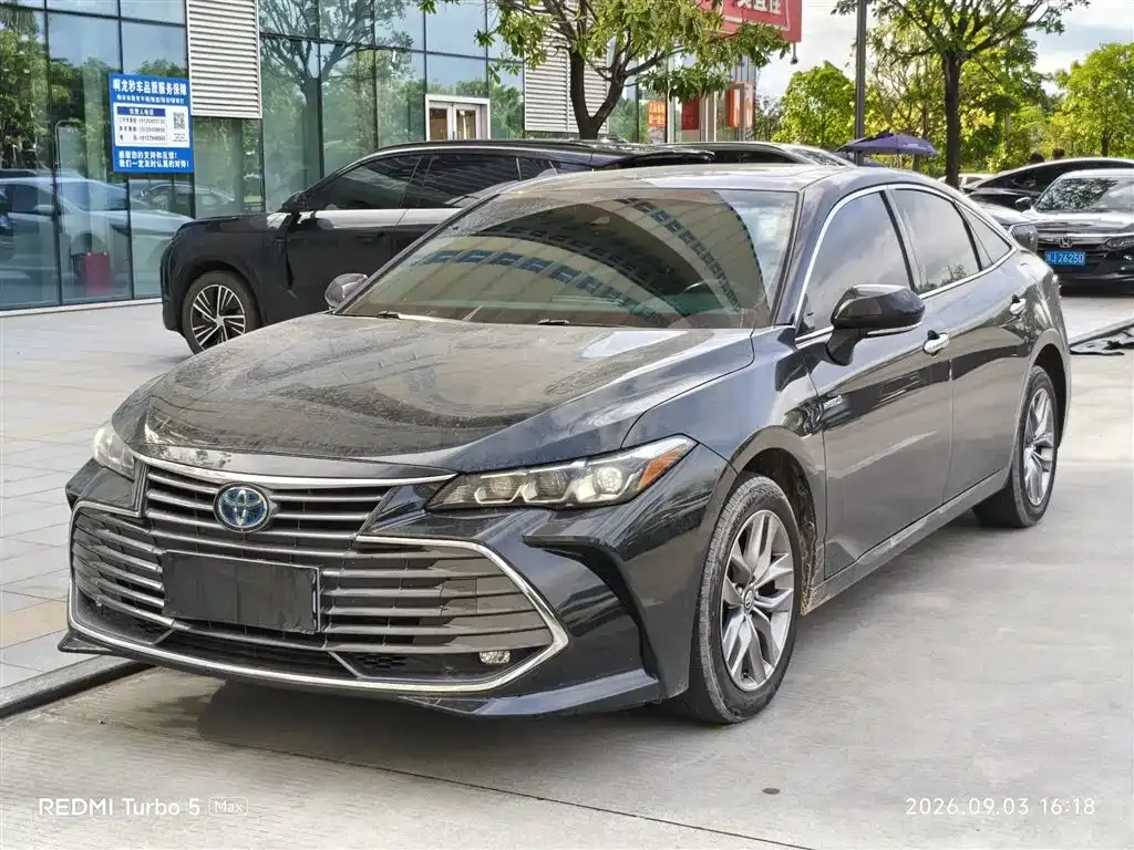 Toyota Avalon — фото 1