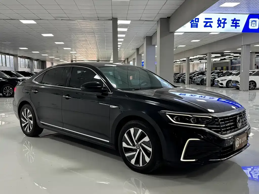 Volkswagen Passat PHEV — фото 3