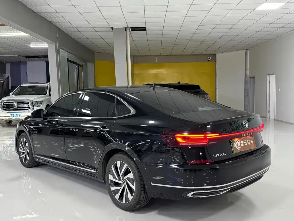 Volkswagen Passat PHEV — фото 7