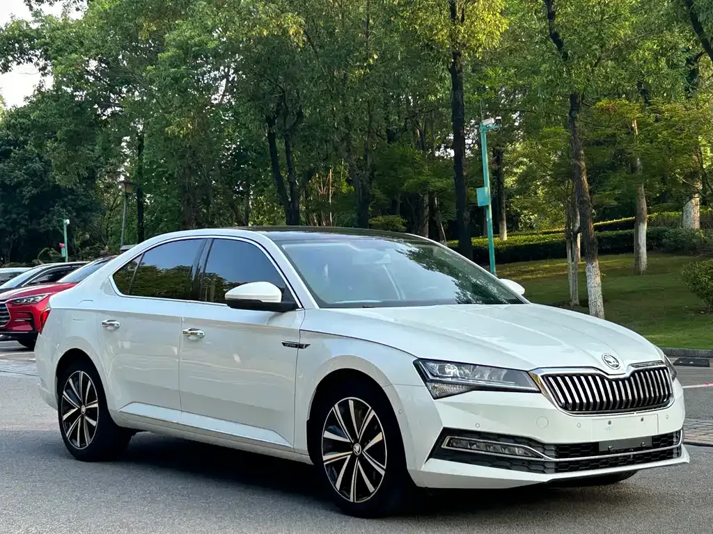 Skoda Superb — фото 3