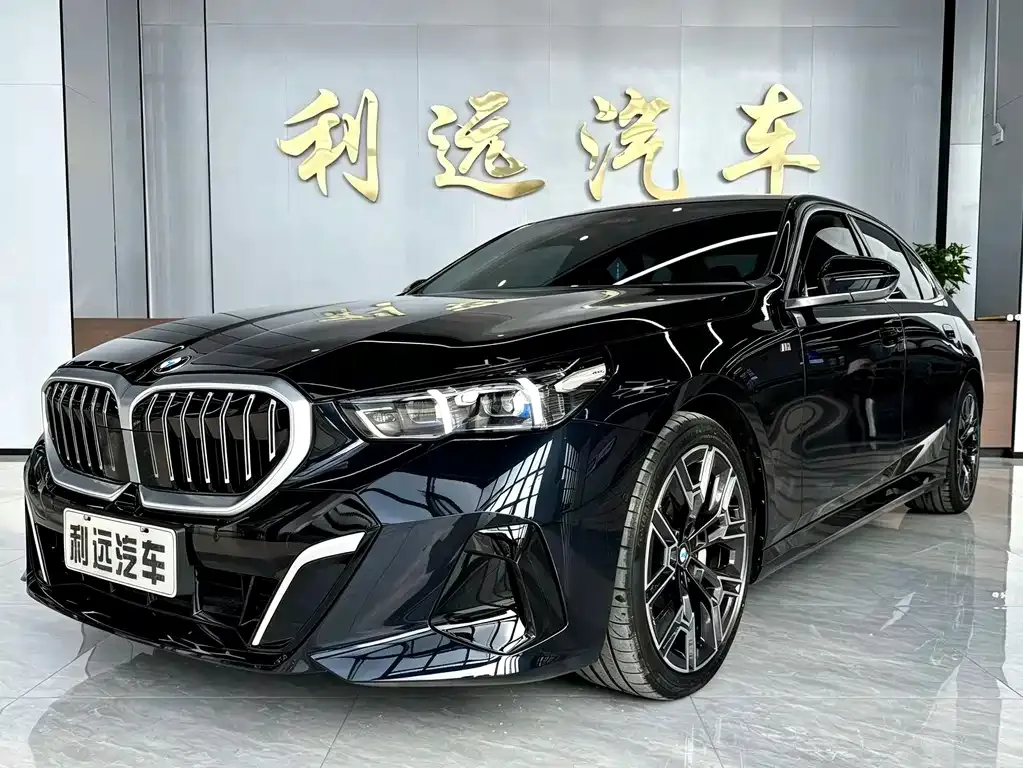 BMW 5 Series — фото 1
