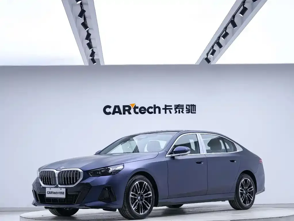 BMW 5 Series — фото 1