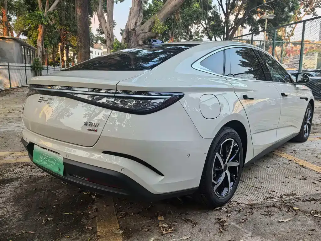 BYD Seal 07 DM-i — фото 10