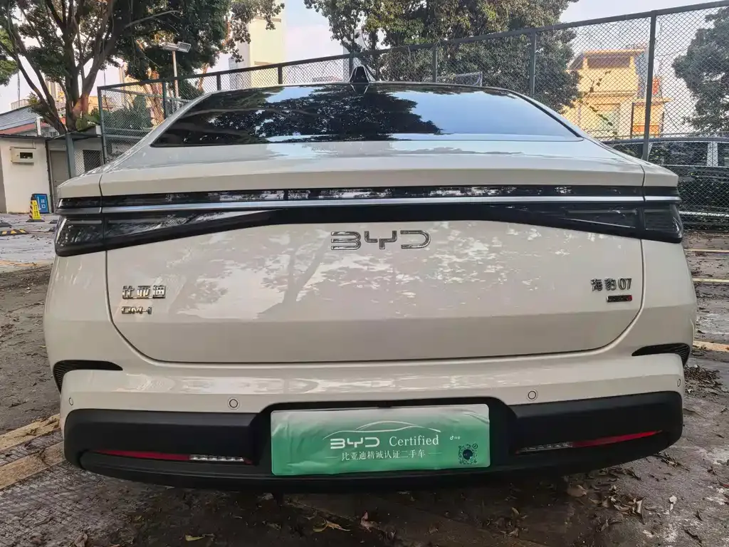 BYD Seal 07 DM-i — фото 9