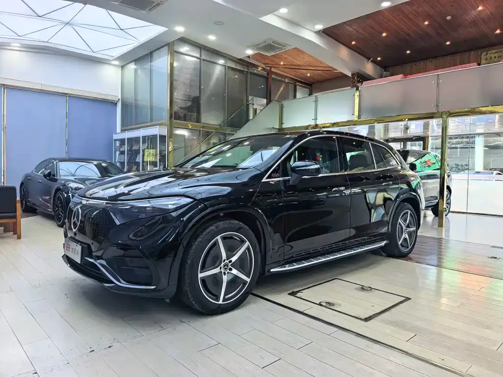 Mercedes-Benz EQS SUV — фото 1