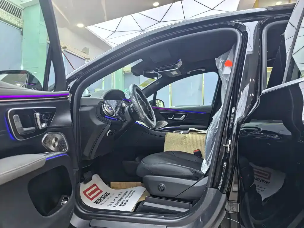 Mercedes-Benz EQS SUV — фото 7