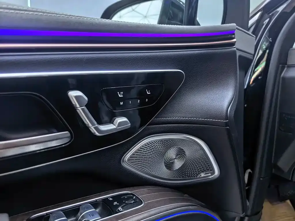 Mercedes-Benz EQS SUV — фото 8